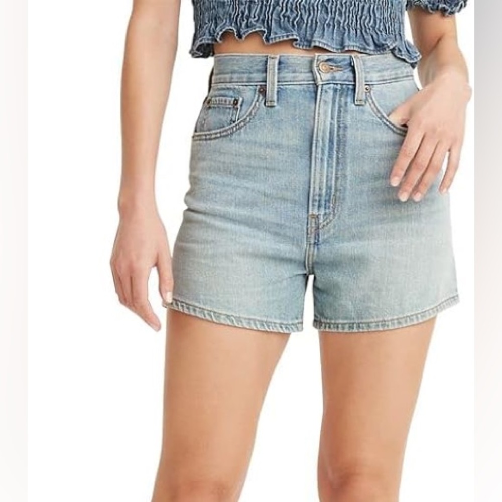 Levi’s High-Loose shorts from Aritzia